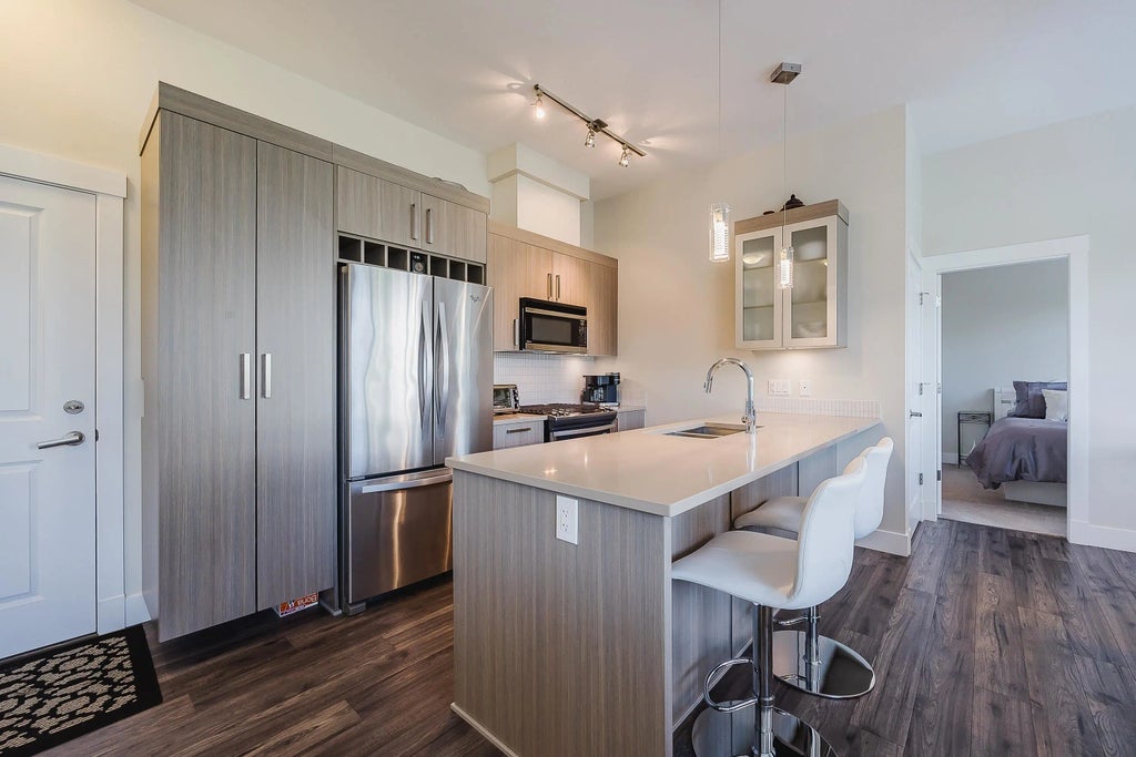 22327 River Road 409, Maple Ridge