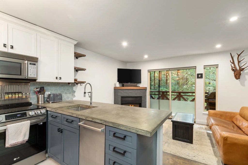 3070 Hillcrest Drive 113, Whistler