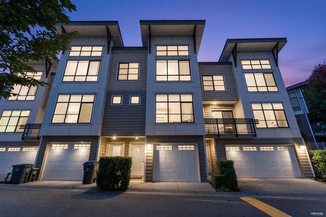 9989 E Barnston Drive 11, Surrey