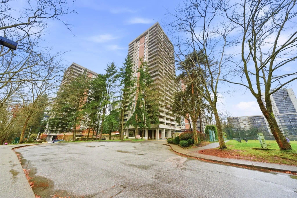 3755 Bartlett Court 503, Burnaby