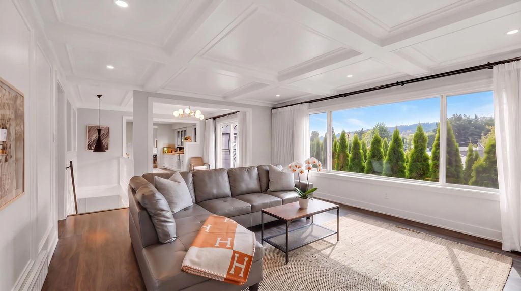39726 Government Road, Squamish