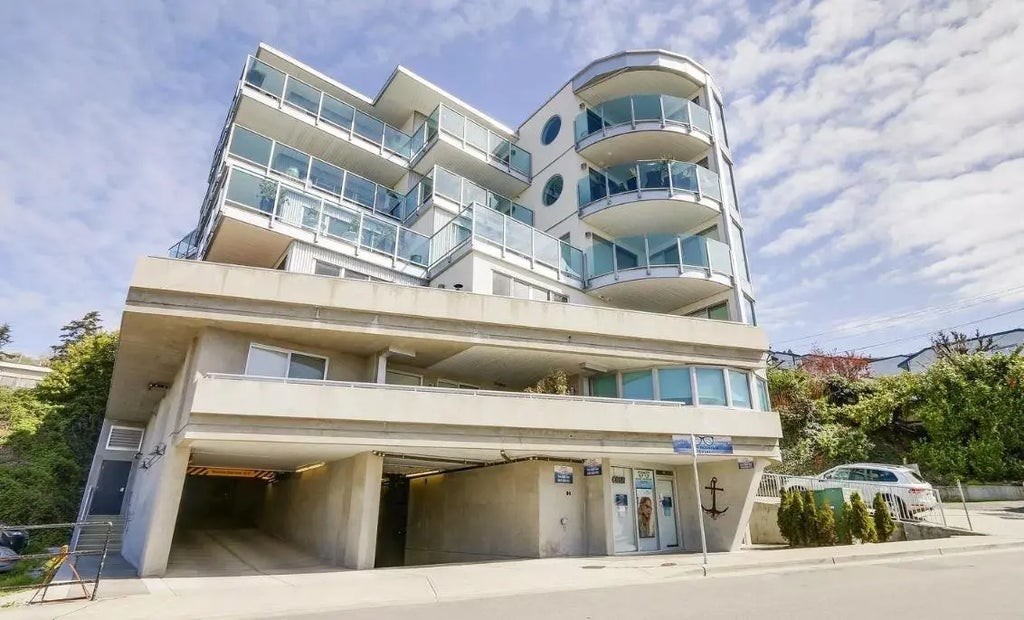 14955 Victoria Avenue 201, Surrey