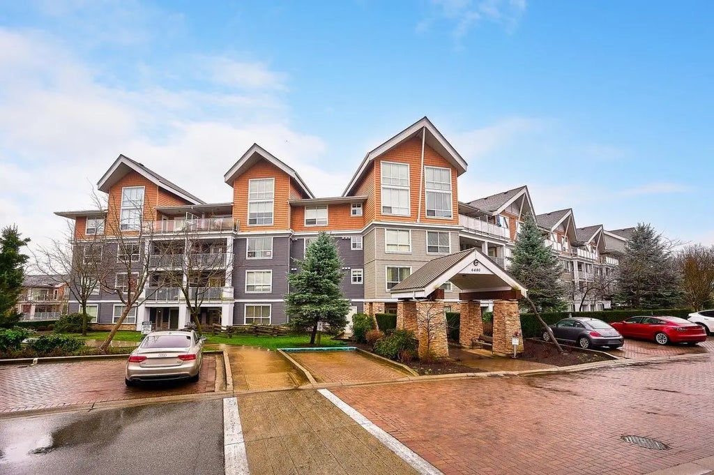 6480 194 Street 117, Surrey