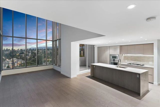 1500 Fern Street 2406, North Vancouver