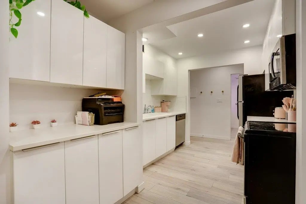 1544 Fir Street 105, White Rock