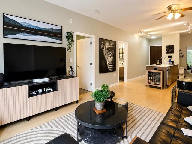 618 Como Lake Avenue 113, Coquitlam