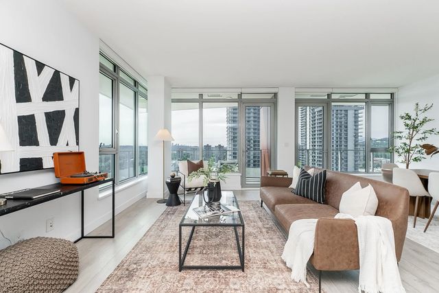 518 Whiting Way 1801, Coquitlam