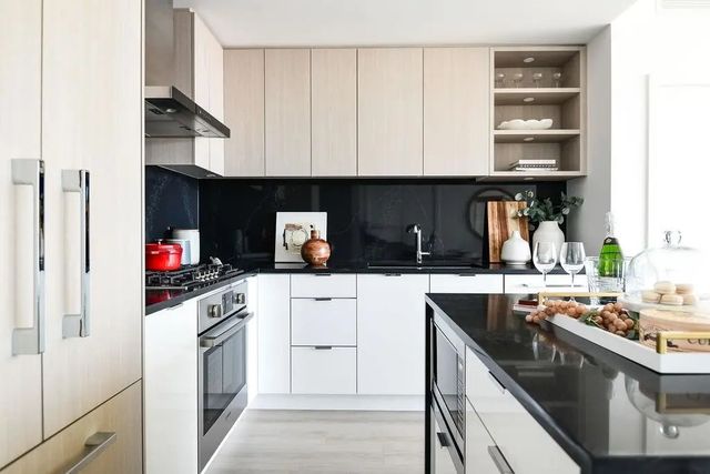 4988 Bennett Street 307, Burnaby