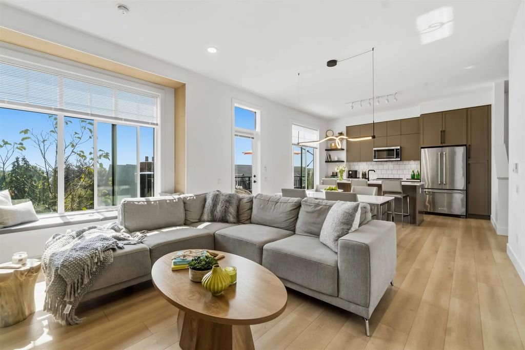 3552 Victoria Drive 9, Coquitlam