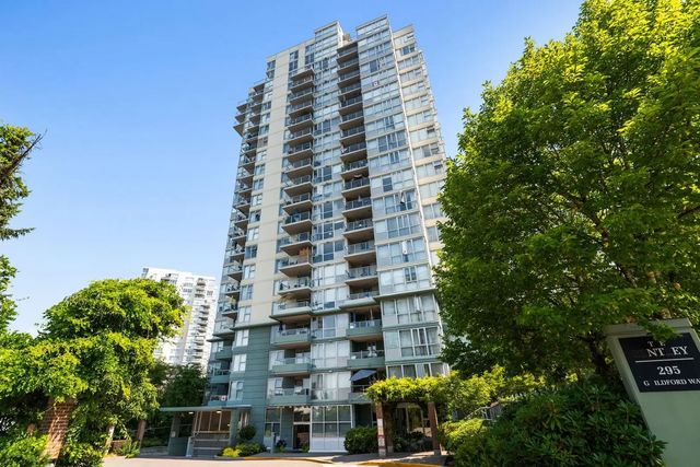 295 Guildford Way 902, Port Moody