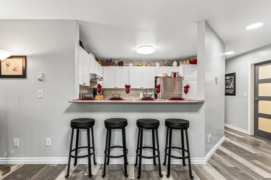 10743 139 Street 203, Surrey