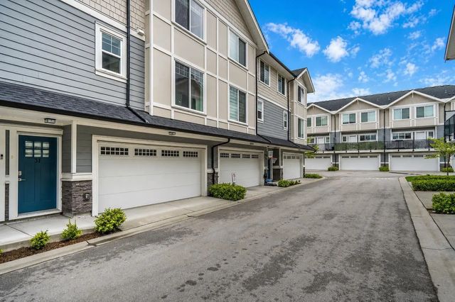 19501 74 Avenue 31, Surrey
