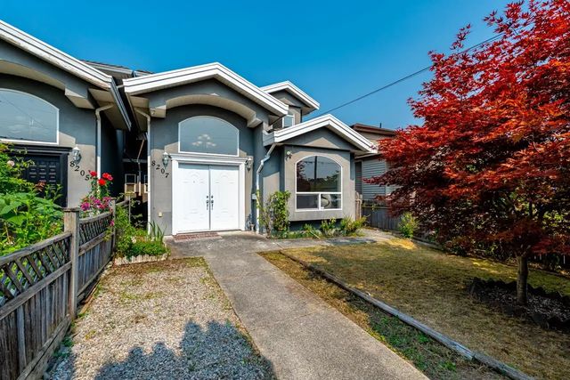 8207 15th Avenue, Burnaby