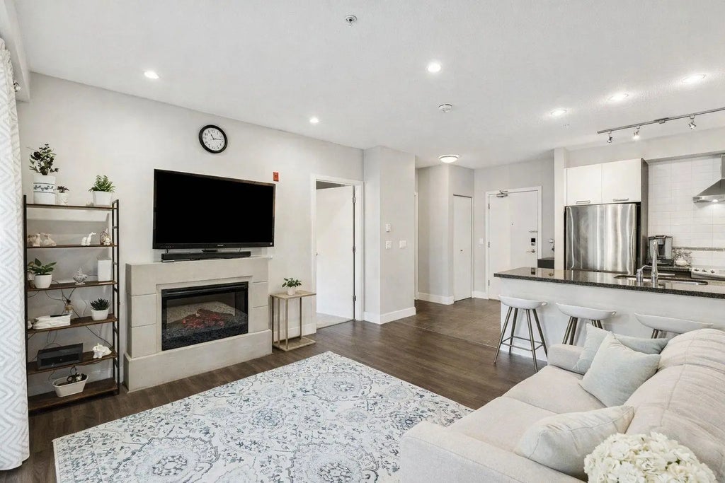 1273 Marine Drive 302, North Vancouver