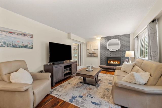 1368 Foster Street 107, White Rock
