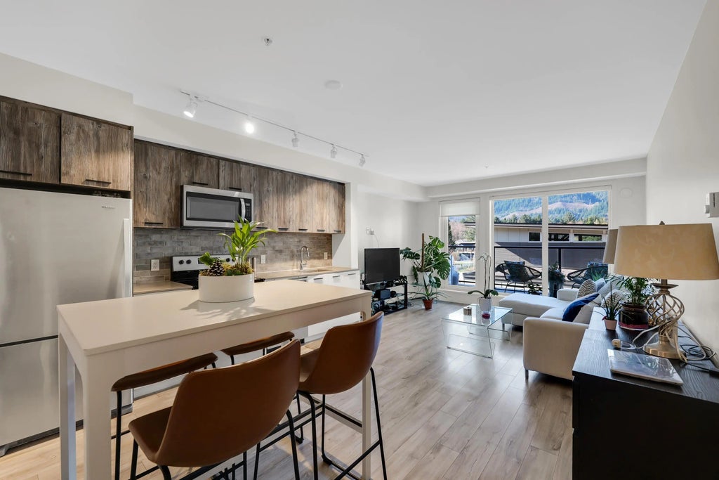 38013 Third Avenue 305, Squamish