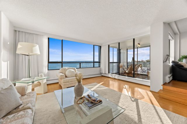1930 Bellevue Avenue 401, West Vancouver