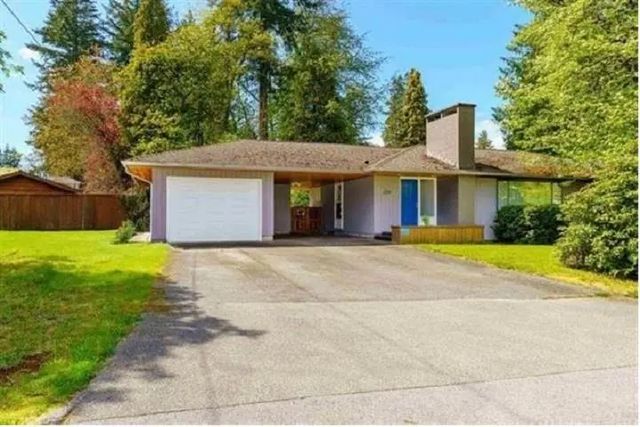 1209 Crest Court, Coquitlam