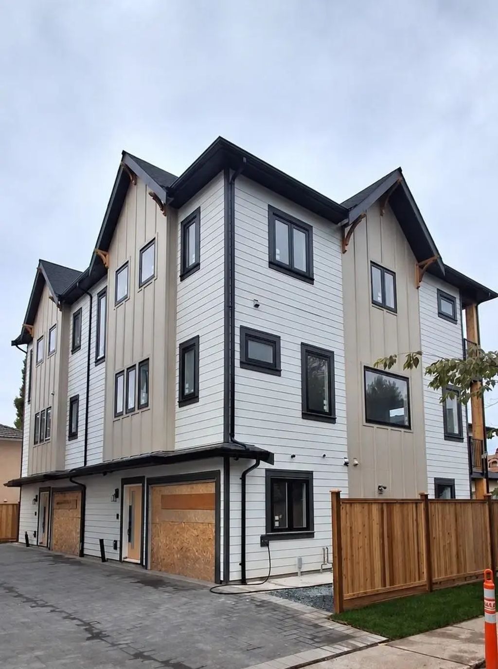 7087 Mary Avenue 1, Burnaby