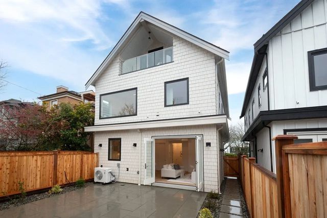 4424 W 4th Avenue, Vancouver