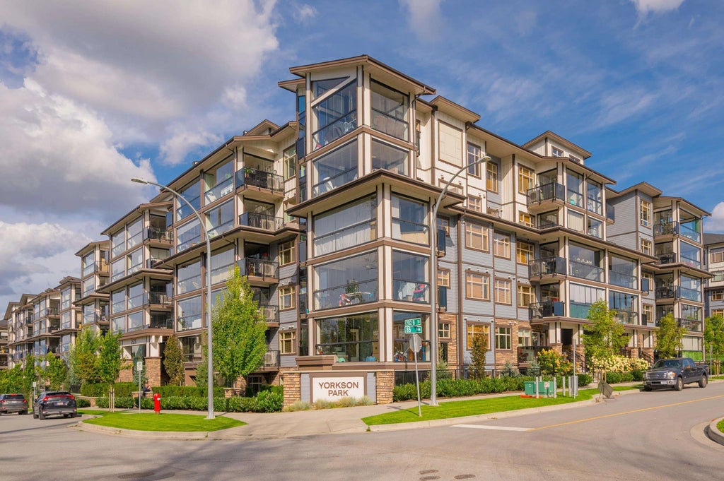 8526 202b Street 210, Langley