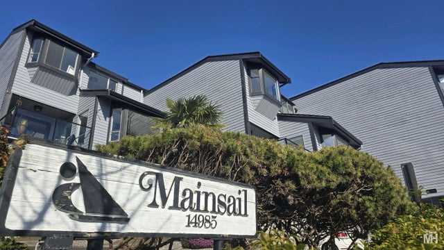 14985 Victoria Avenue 2, White Rock