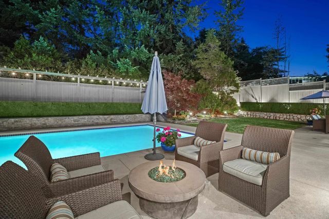 885 Margaree Place, West Vancouver