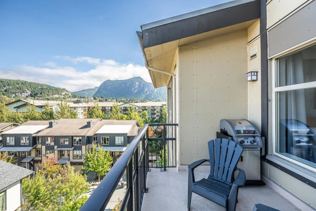 1211 Village Green Way 521, Squamish
