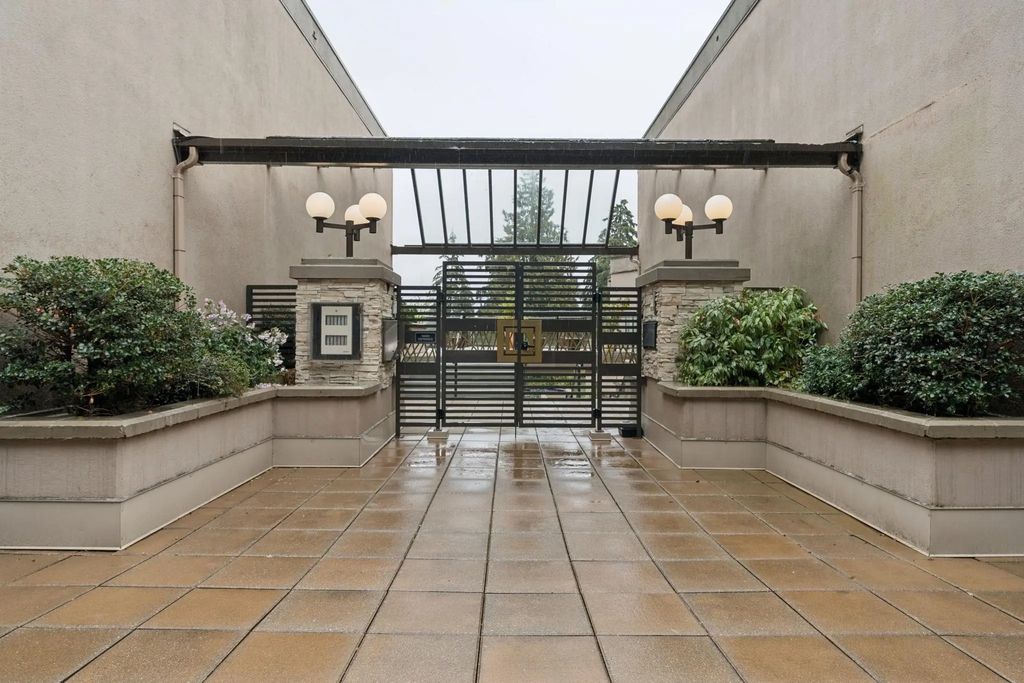1500 Ostler Court 602, North Vancouver