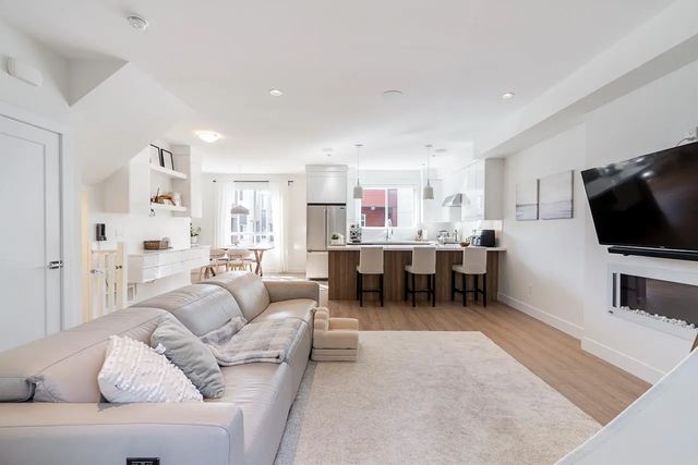 1670 160 Street 32, Surrey