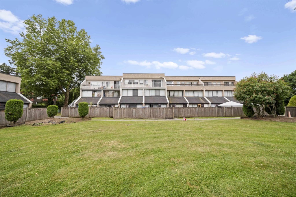 17708 60 Avenue 55, Surrey