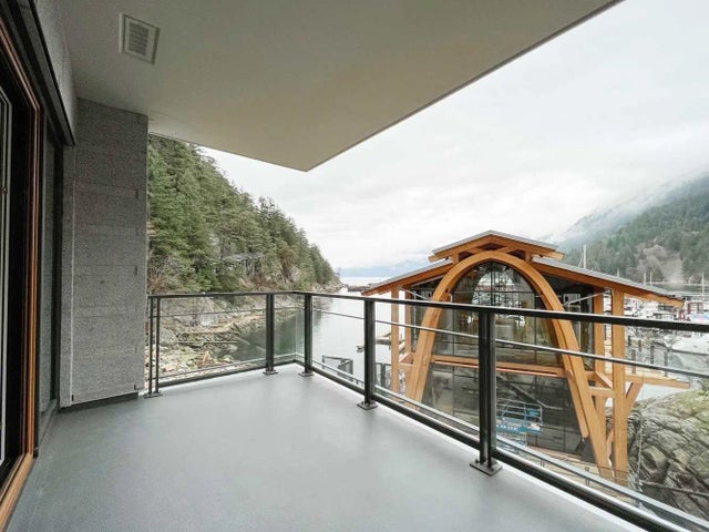 6707 Nelson Avenue 201, West Vancouver