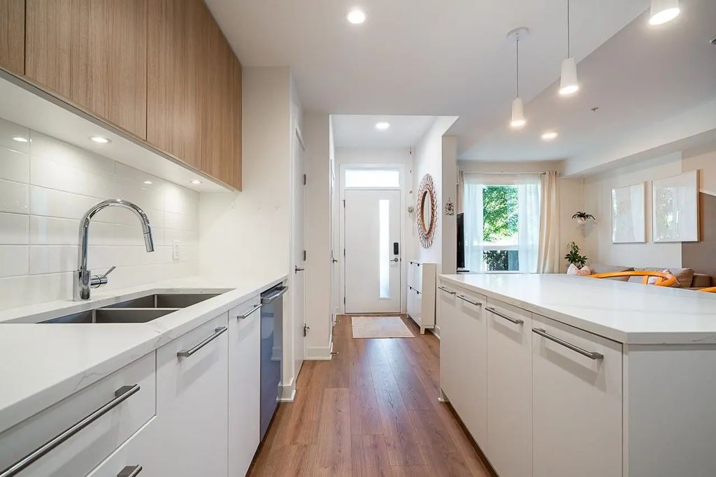 2035 Glenaire Drive 103, North Vancouver