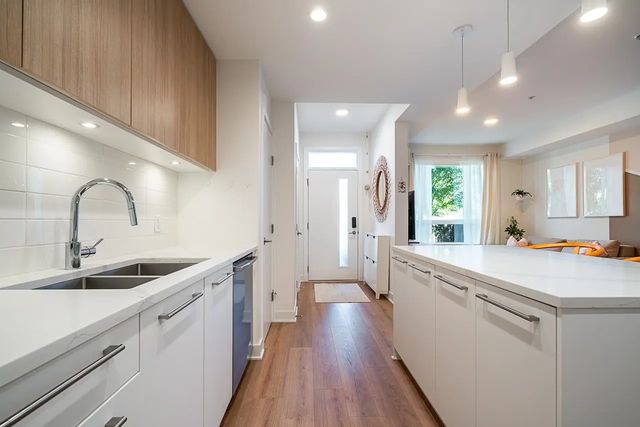 2035 Glenaire Drive 103, North Vancouver