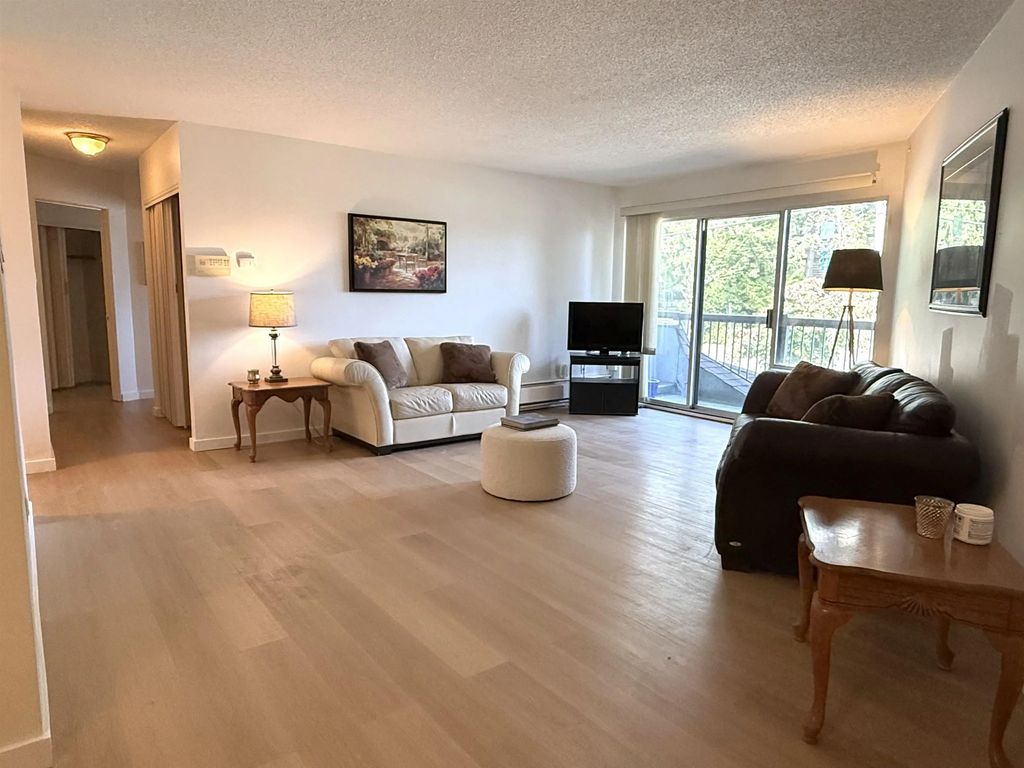 15020 North Bluff Road 218, White Rock