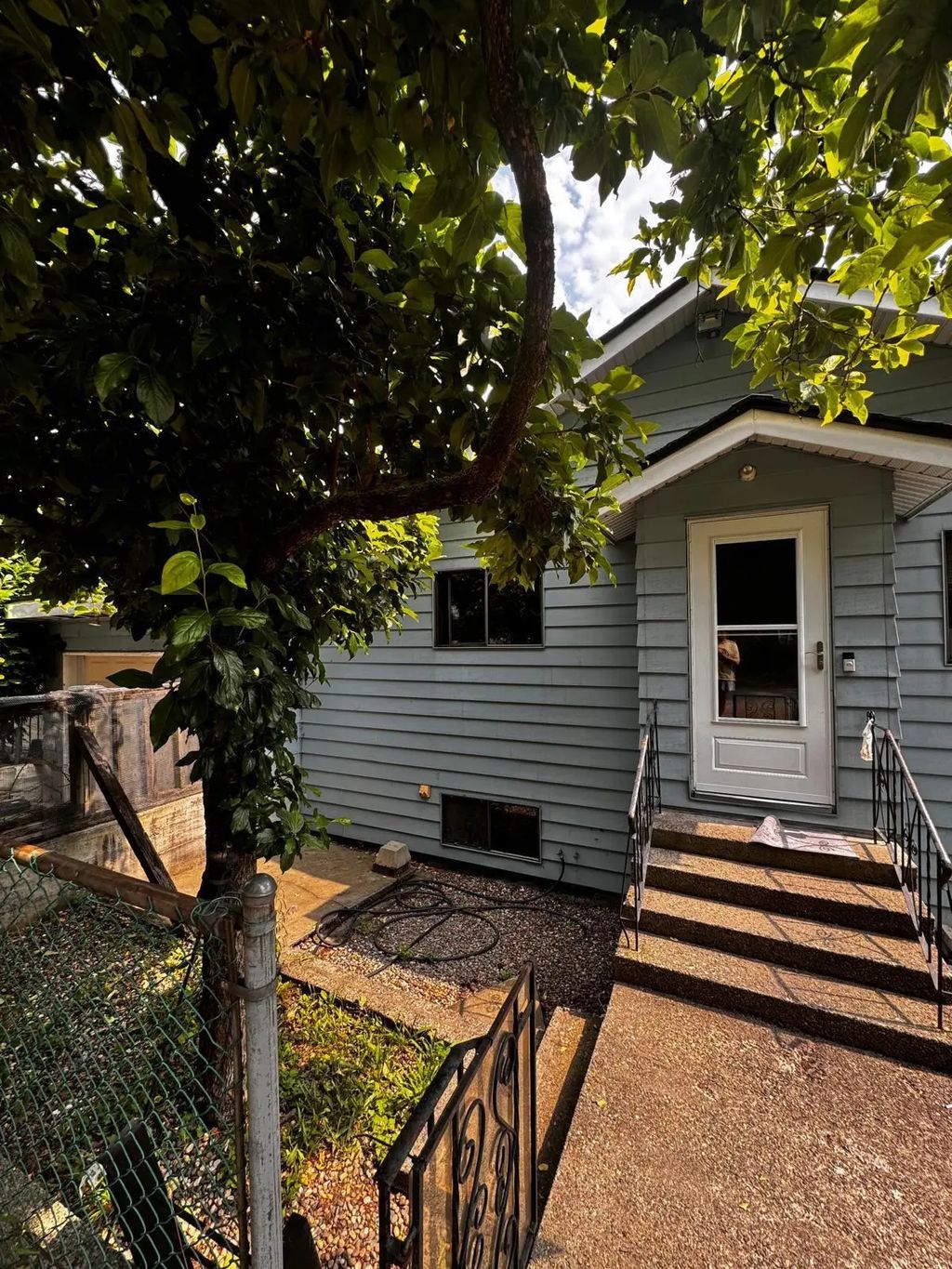 2205 Ninth Avenue, New Westminster
