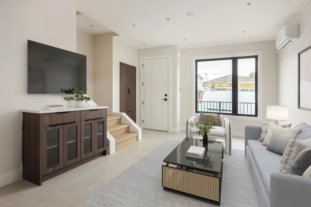 4413 Oxford Street L1, Burnaby