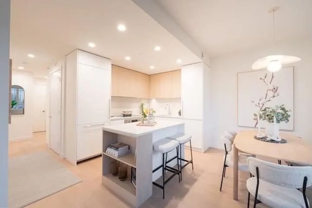 585 Kemsley Avenue 205, Coquitlam