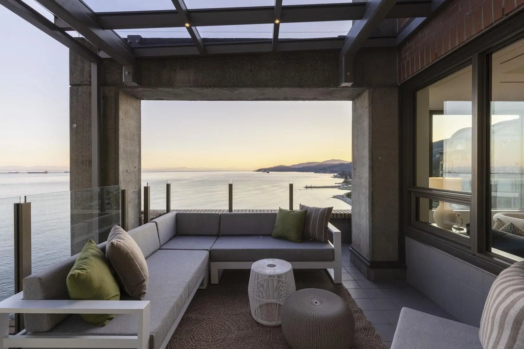 2250 Bellevue Avenue 12, West Vancouver