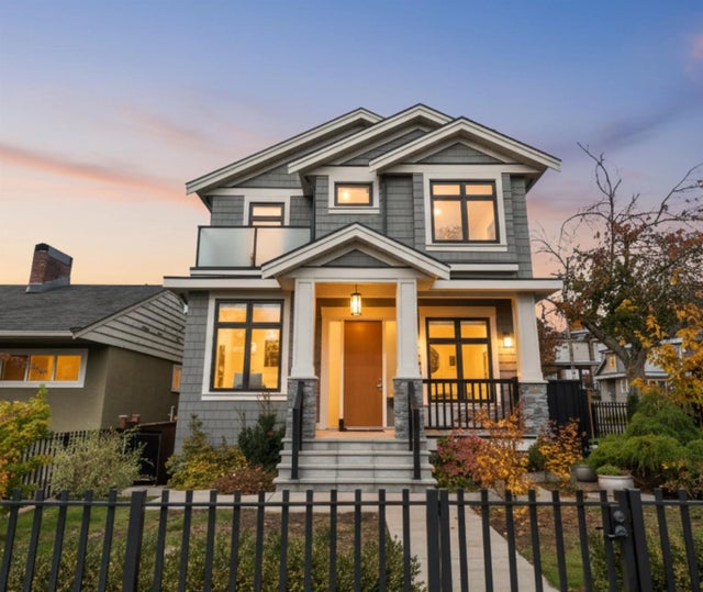 2699 E 7th Avenue, Vancouver