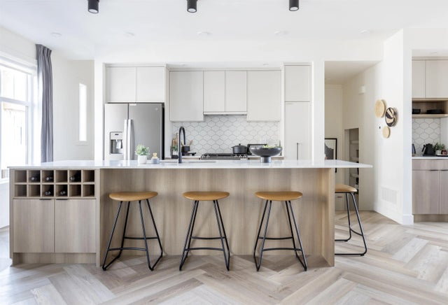 2350 165 Street 140, Surrey