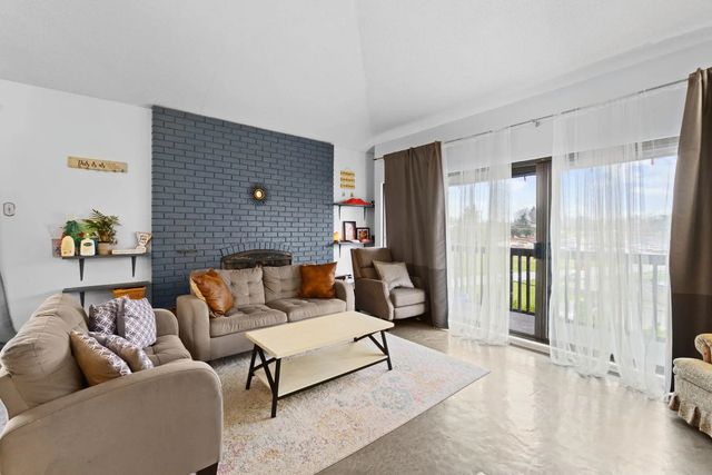 720 Eighth Avenue 304, New Westminster