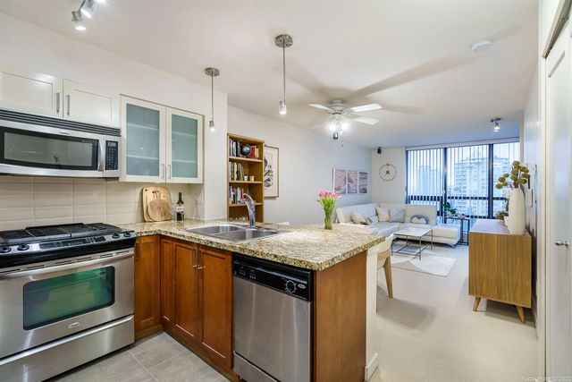 1 Renaissance Square 1102, New Westminster