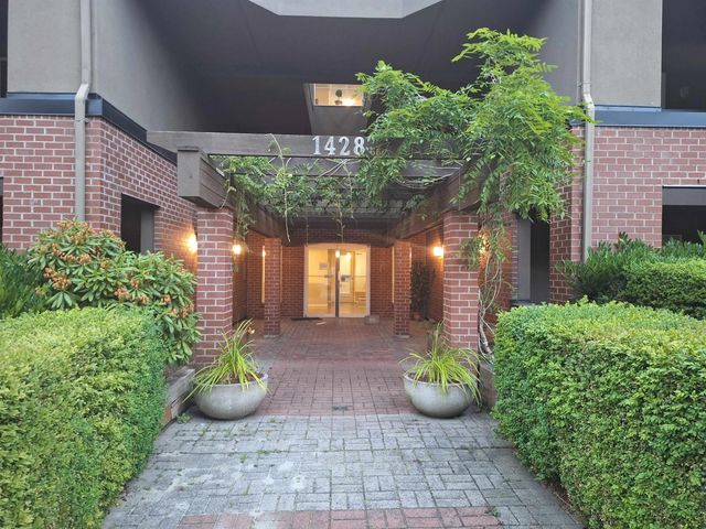 1428 56 Street 207, Delta