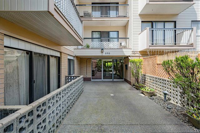 590 Whiting Way 201, Coquitlam