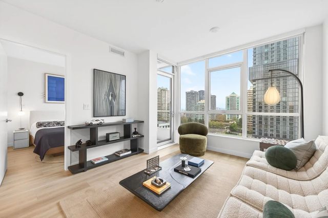 6087 Wilson Avenue 1802, Burnaby