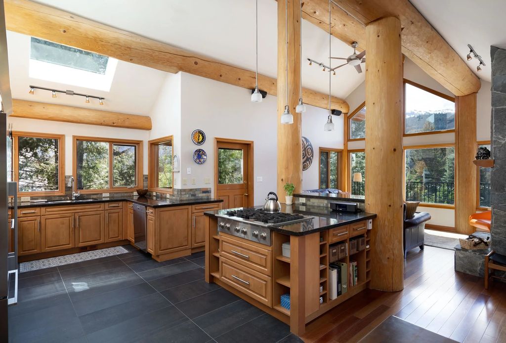 9503 Emerald Drive, Whistler