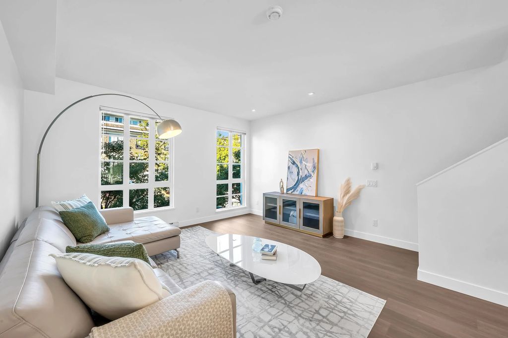 548 Foster Avenue 102, Coquitlam