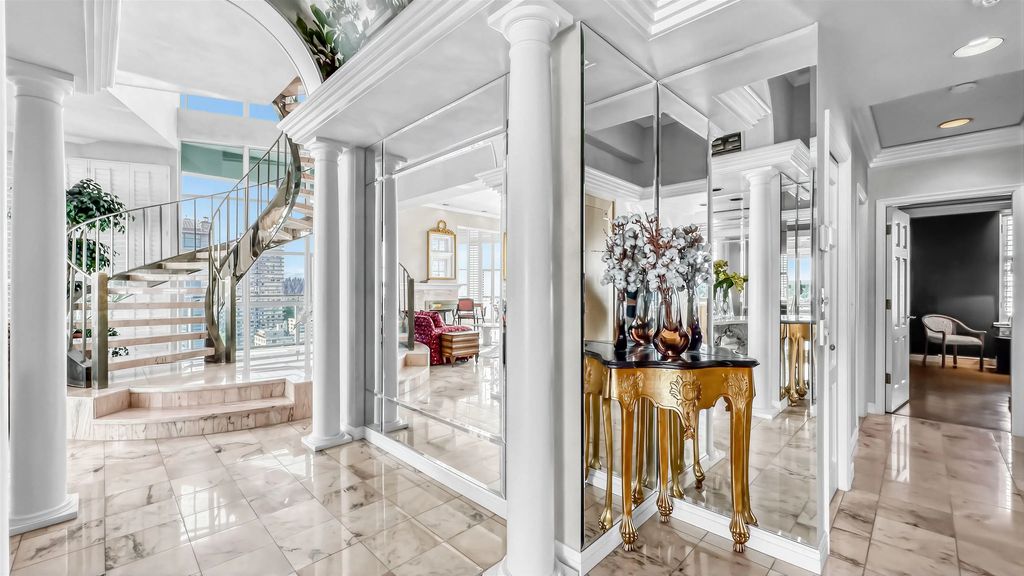1861 Beach Avenue 17, Vancouver