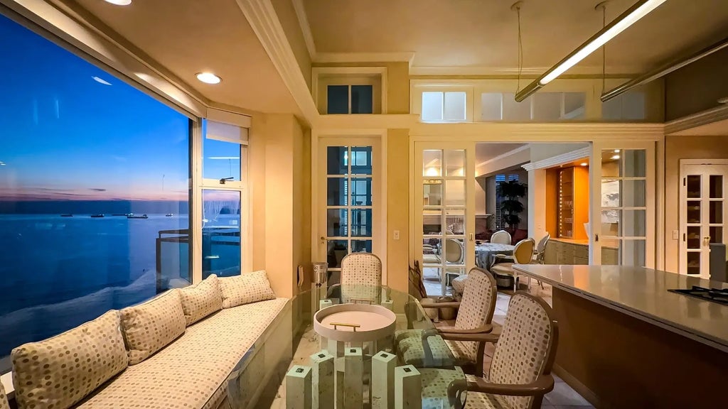 1861 Beach Avenue 17, Vancouver